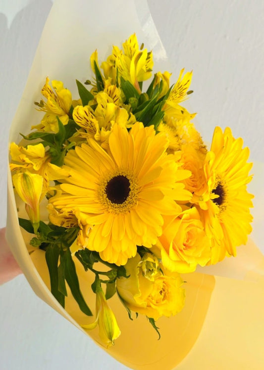 Gerberas, rosas y margaritas Amarillo