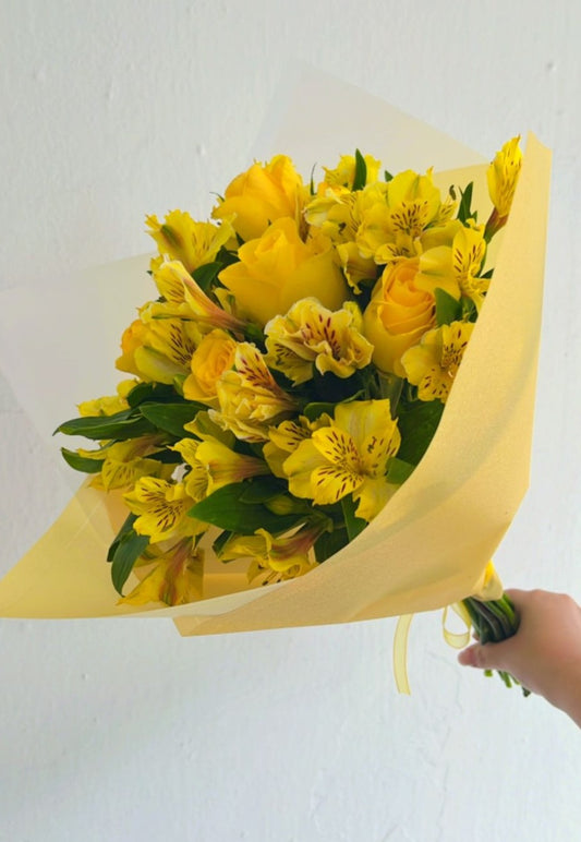 Rosas y alstromeria Amarillo